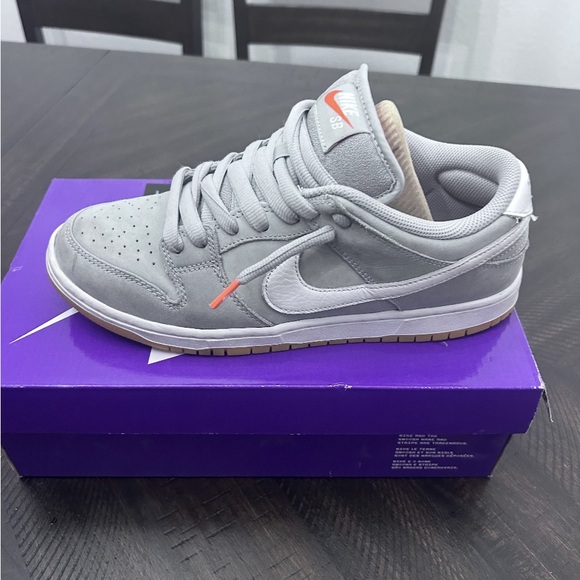 Nike Gray and White Men's Sneakers - Picture 12 of 16